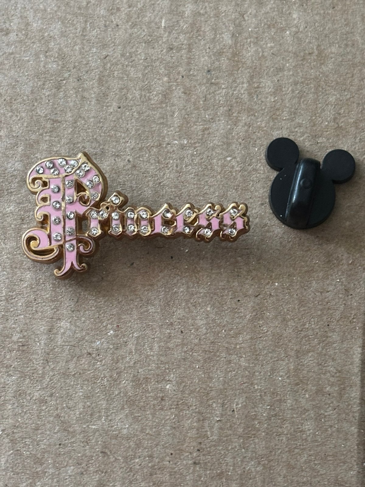 Disney pin Princess roze met strass, Verzamelen, Disney, Ophalen of Verzenden, Overige figuren, Zo goed als nieuw