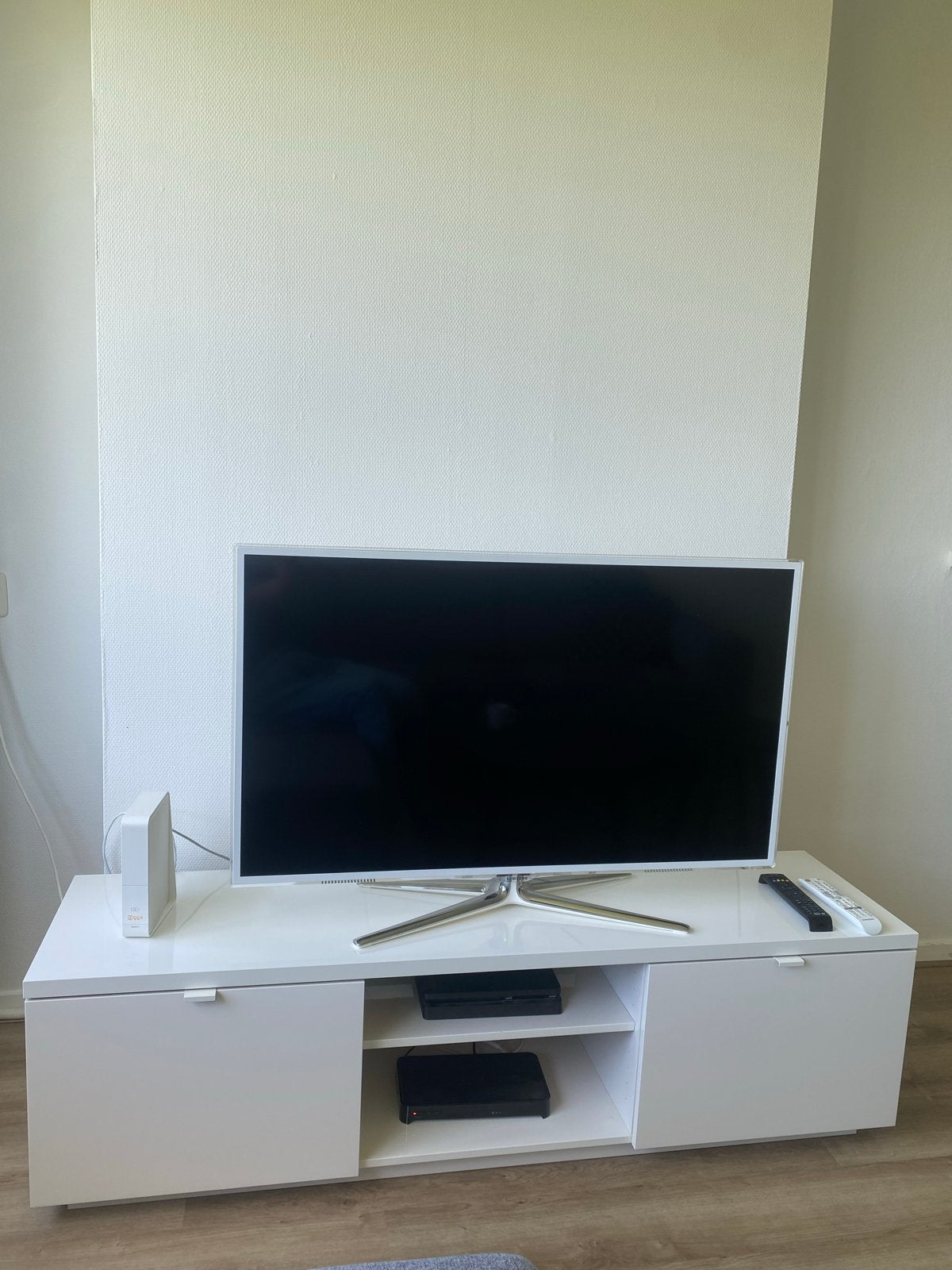 Strak wit tv-meubel met opbergruimte, Ophalen, Gebruikt, 100 tot 150 cm, Minder dan 100 cm
