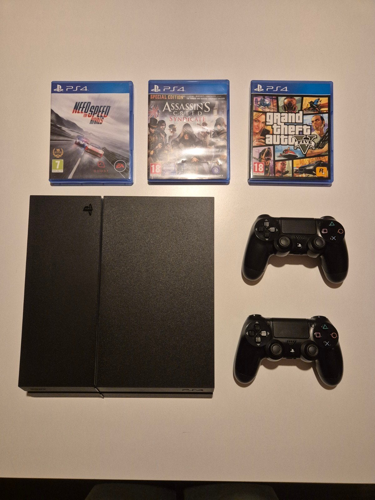 PlayStation 4 1TB met 2 controllers, kabels en 3 games, Ophalen, Met 2 controllers, 1 TB, Original
