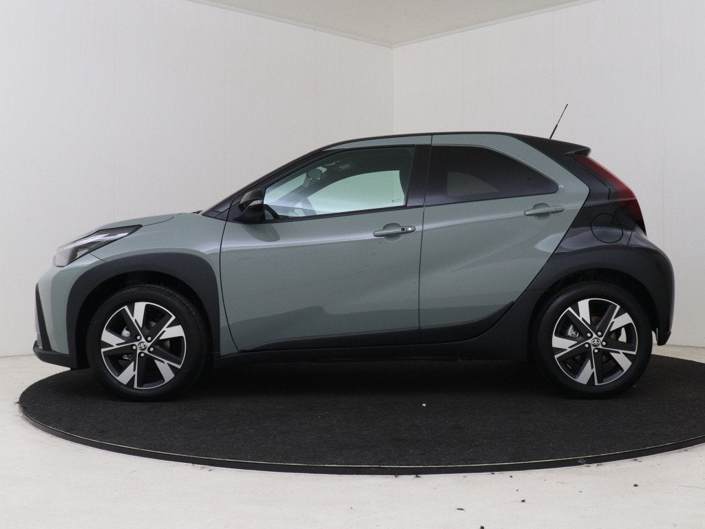 Toyota Aygo X Hybrid 115 pulse *NIEUW* (bj 2026, automaat), Stof, Parkeersensor, Zwart, 4 stoelen