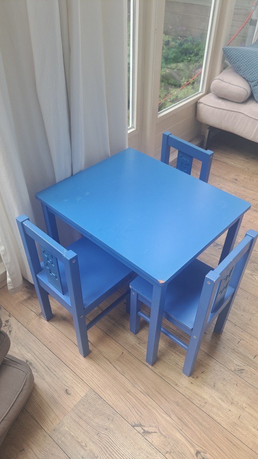 Ikea kindertafel met drie stoelen, Kinderen en Baby's, Kinderkamer | Tafels en Stoelen, Ophalen, Gebruikt, Stoel(en)