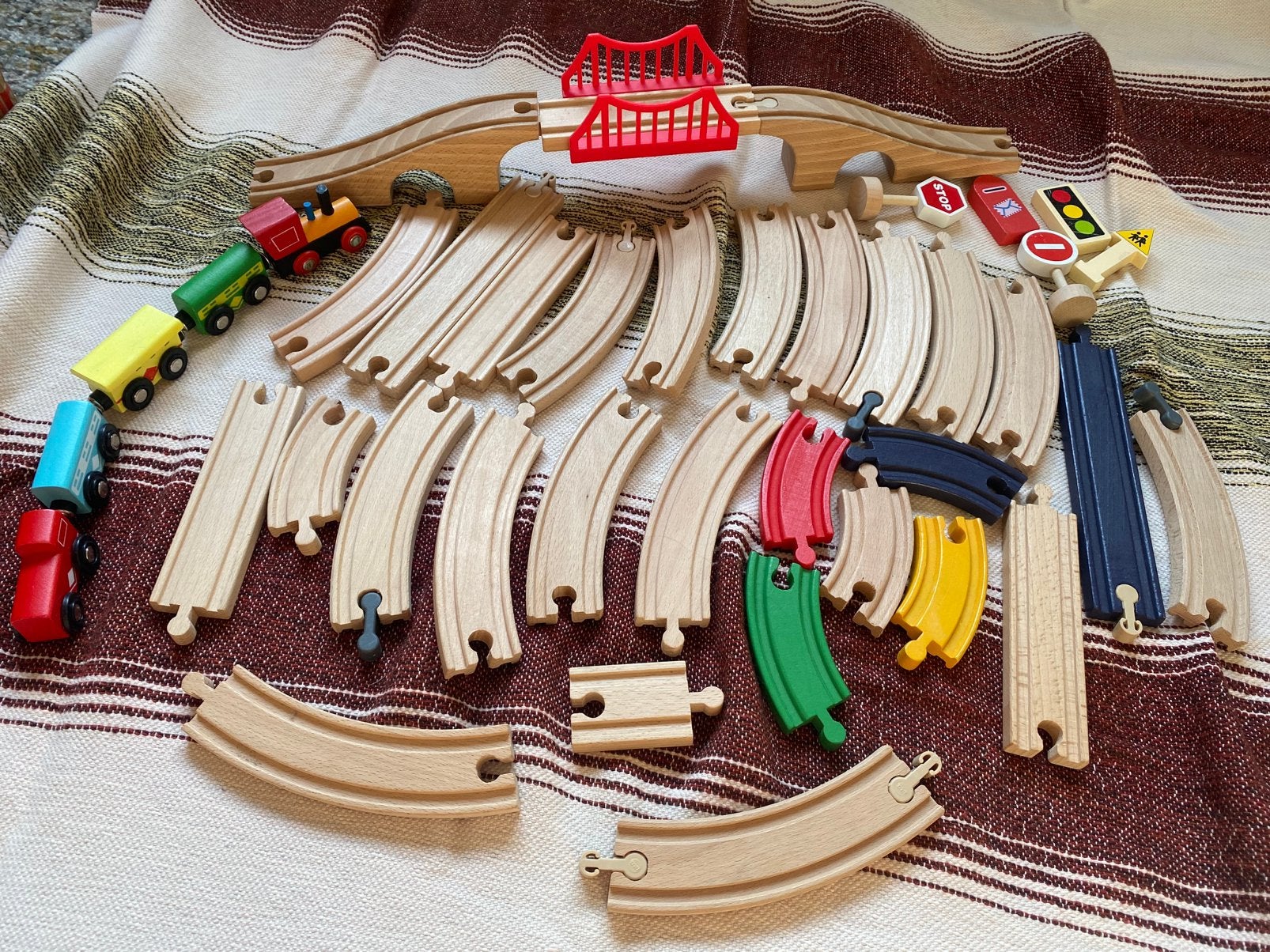 Houten treinbaan en blokken, Kinderen en Baby's, Speelgoed | Houten speelgoed, Ophalen, Gebruikt, Overige typen