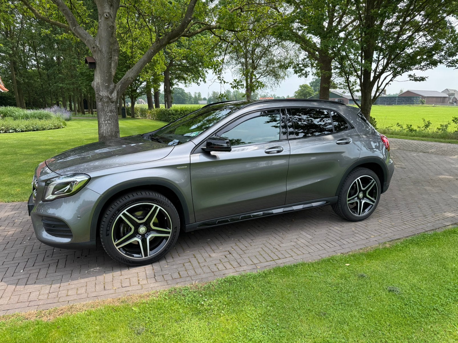 Mercedes-Benz GLA 250 Edition 211pk 7G-DCT 4Matic 2017 Grijs, Auto's, Automaat, 15 km/l, Zwart, 4 cilinders