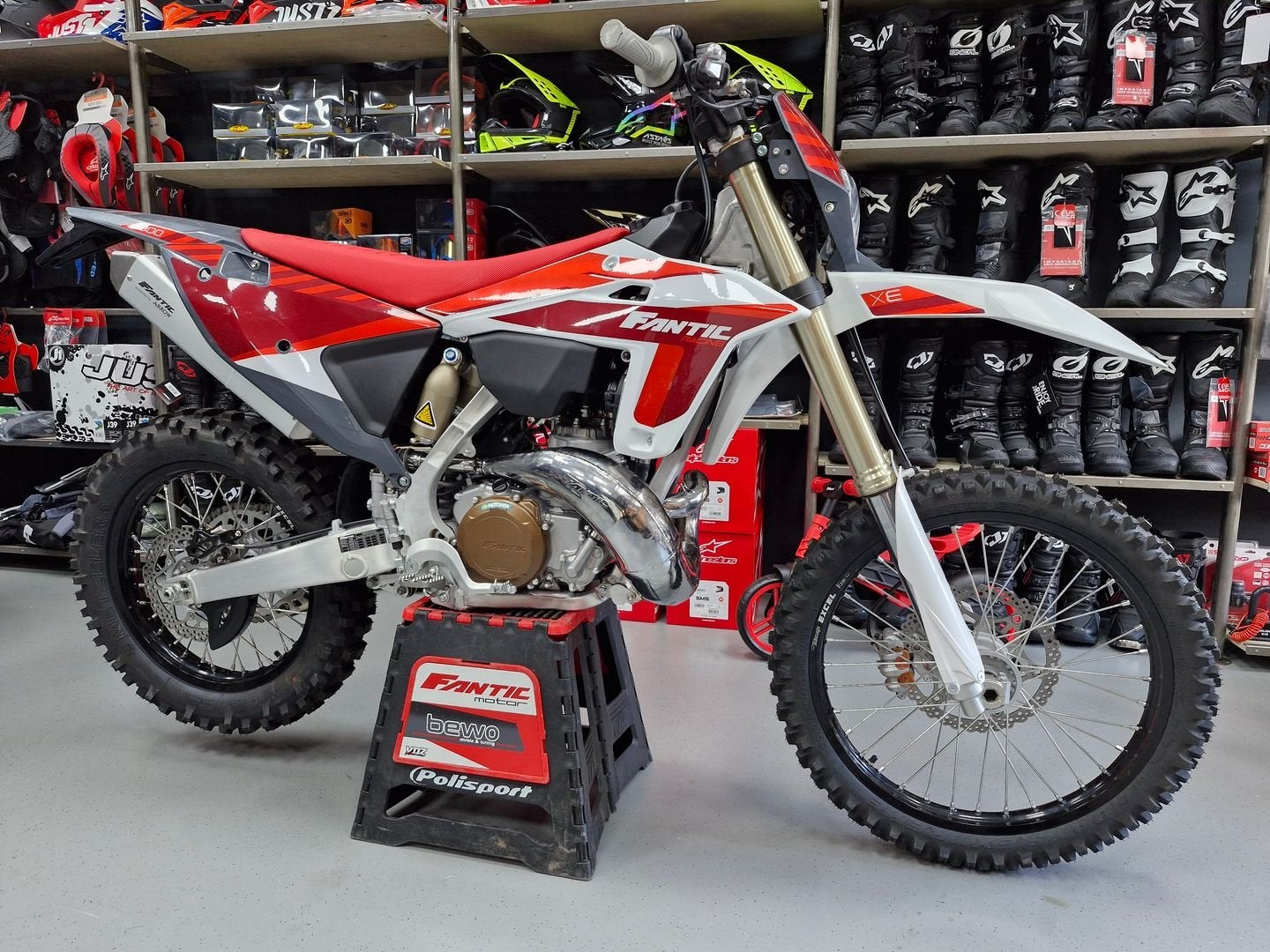 Foto 6 van FANTIC XE 300 2026 (Yamaha YZ WR ENDURO 250)