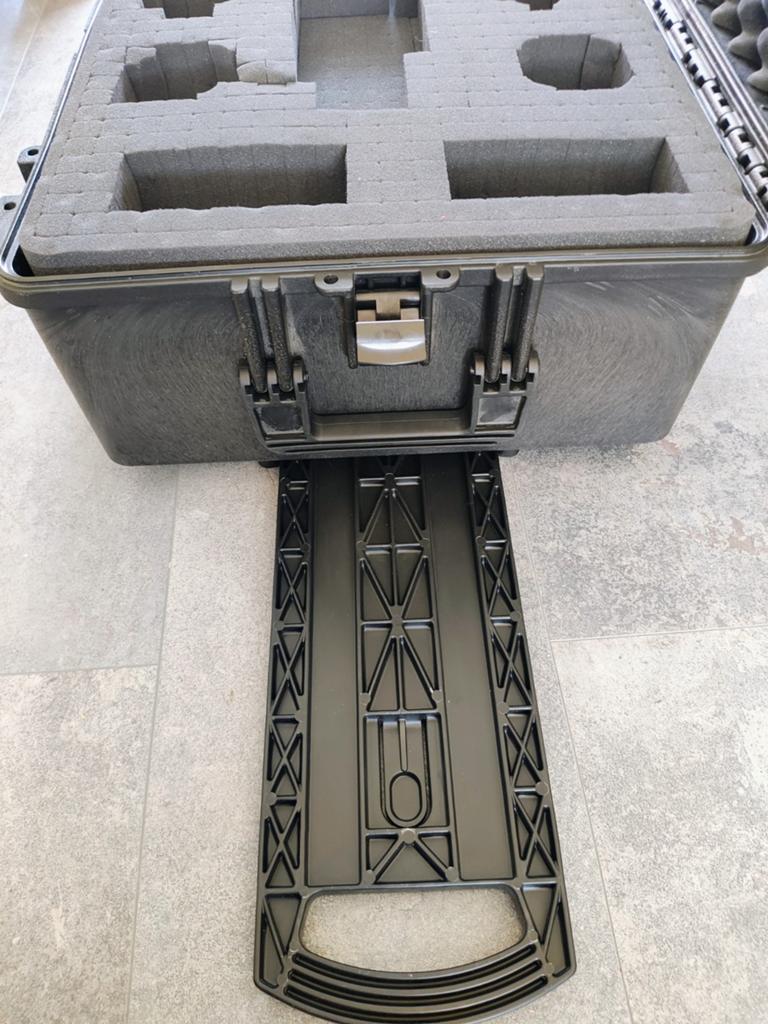 Robuuste transportkoffer met schuiminterieur en wielen, Wieltjes, Hard kunststof, 45 tot 55 cm, Ophalen of Verzenden