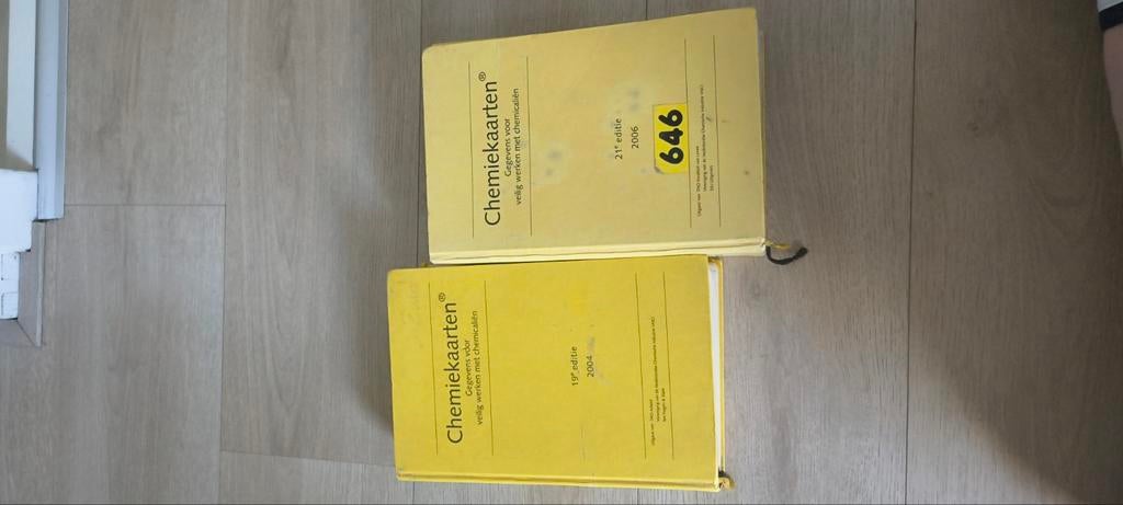2 Chemiekaarten boeken - 2004 & 2006 edities, Boeken, Techniek, Gelezen, Overige onderwerpen, Ophalen of Verzenden