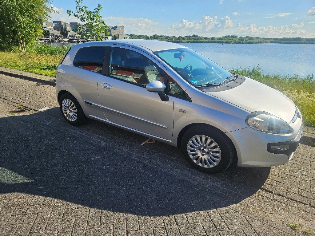 Fiat Punto 1.3 Multijet 62KW 3DR 2011 Grijs, Auto's, Fiat, Voorwielaandrijving, Zwart, 4 cilinders, 400 kg