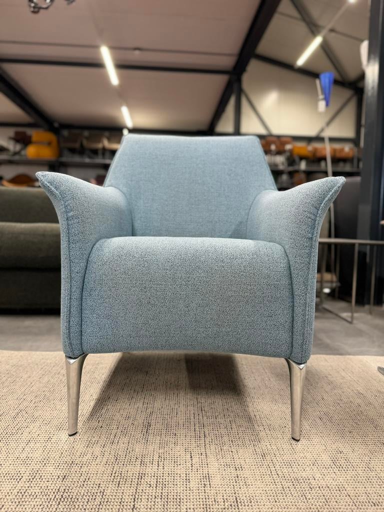 Nieuw Leolux Mayuro Fauteuil Blauw stof Design stoel, Huis en Inrichting, Fauteuils, Leolux, Nieuw, 75 tot 100 cm, Ophalen of Verzenden