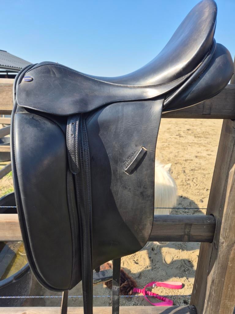 Dressuurzadel Euroriding diamant 18 inch, Dieren en Toebehoren, Paarden en Pony's | Zadels, Ophalen of Verzenden, Zo goed als nieuw