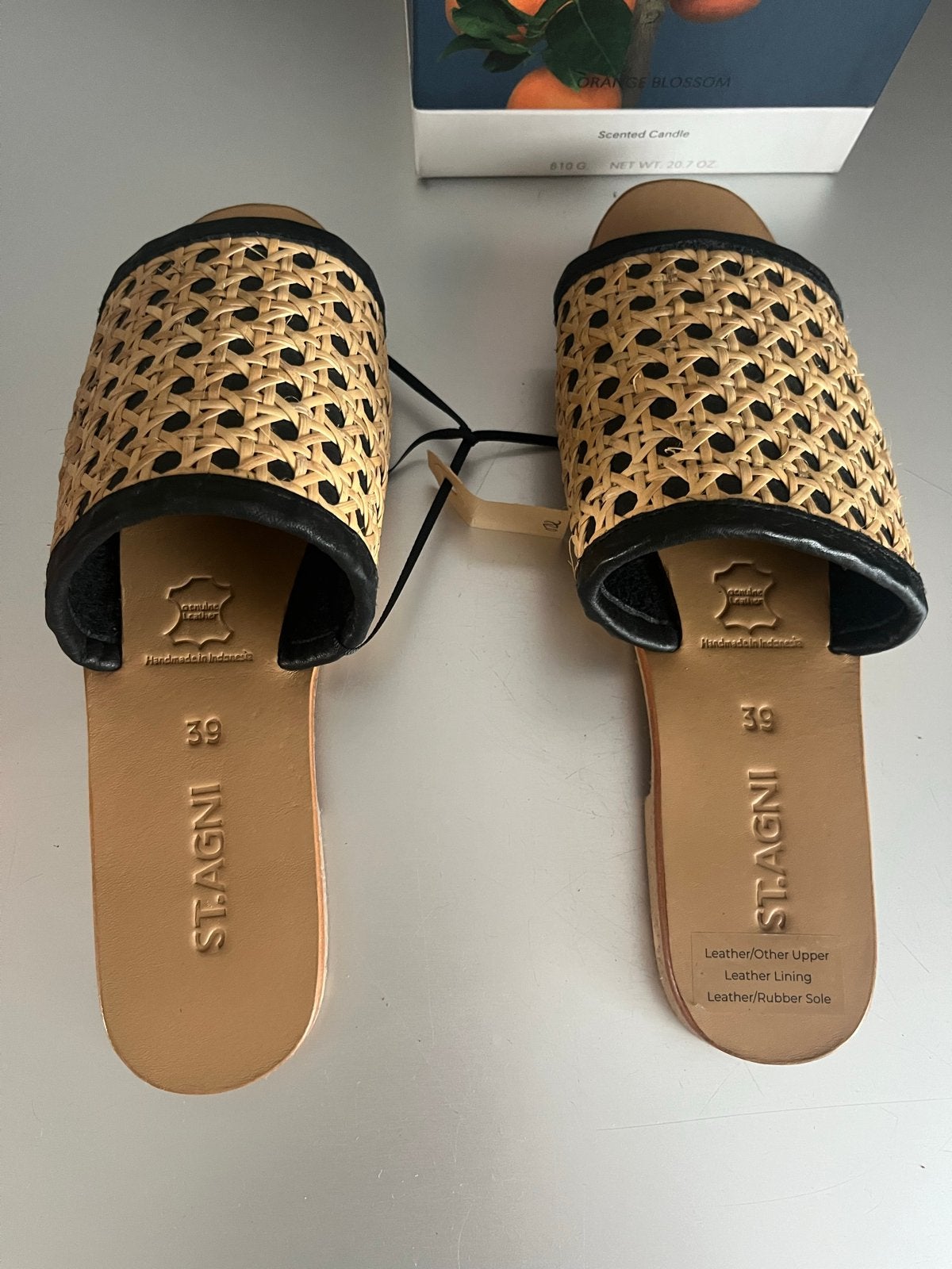 St.Agni Slippers Maat 39 - Nieuw en Ongedragen, Kleding | Dames, Schoenen, Ophalen of Verzenden, Nieuw, Beige, Slippers
