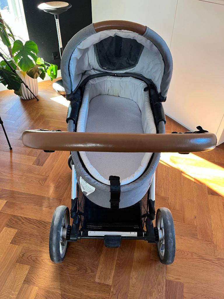 Mutsy Evo Nomad Combi Kinderwagen – Light Grey – Compleet, Ophalen, Zo goed als nieuw, Kinderwagen, Mutsy