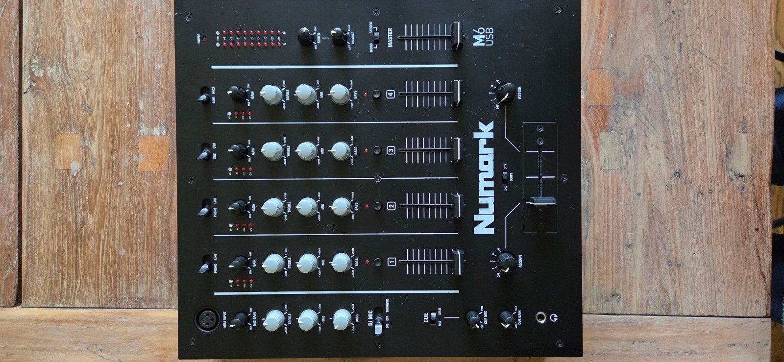 Numark M6 USB DJ Mixer - 4-kanaals met USB audio interface, Muziek en Instrumenten, Ophalen, Gebruikt, Minder dan 5 kanalen, Microfooningang