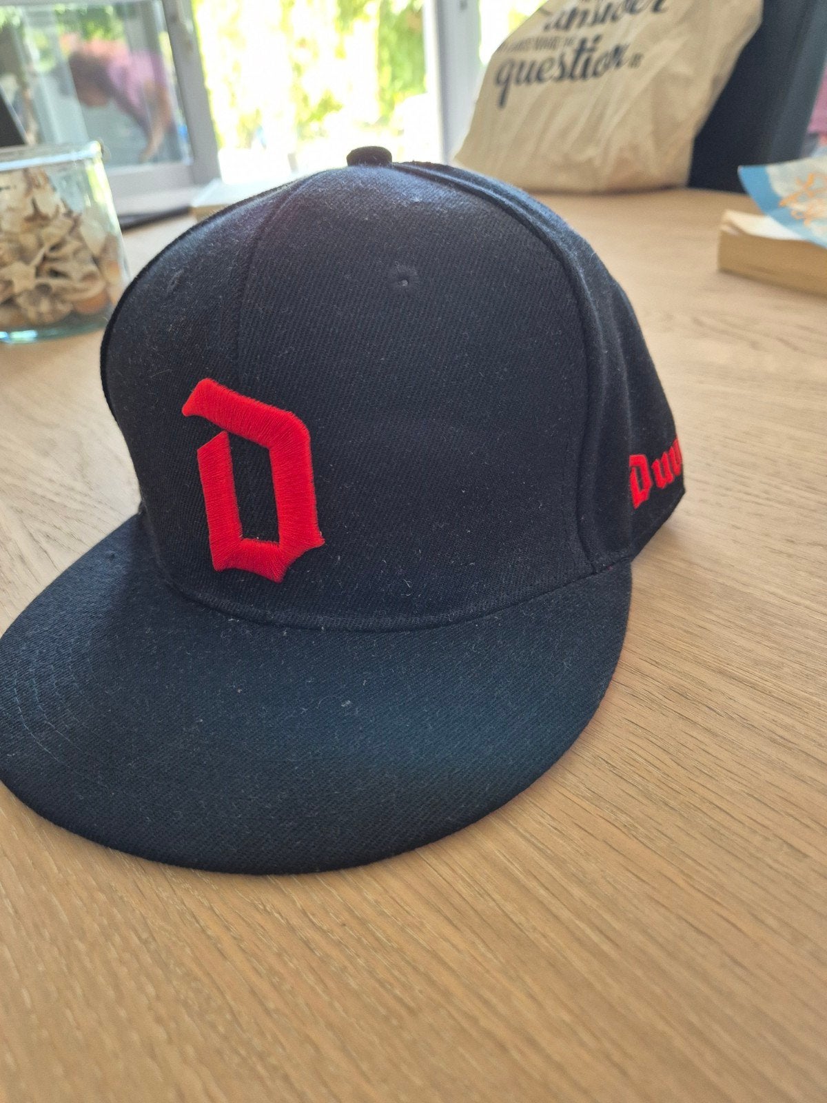 2 bijzondere caps, Ophalen of Verzenden, Zo goed als nieuw