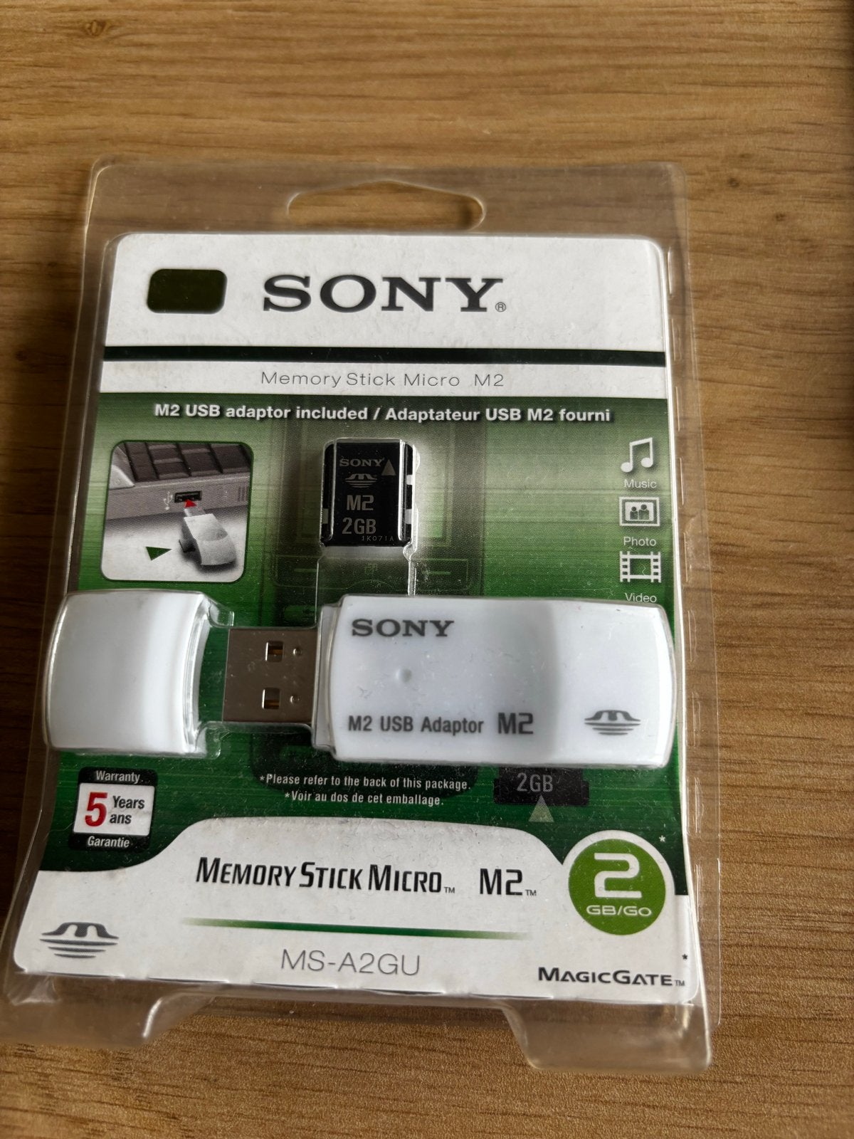 Sony Memory Stick Micro M2 2GB met USB-adapter, Ophalen of Verzenden, Nieuw, 2 GB
