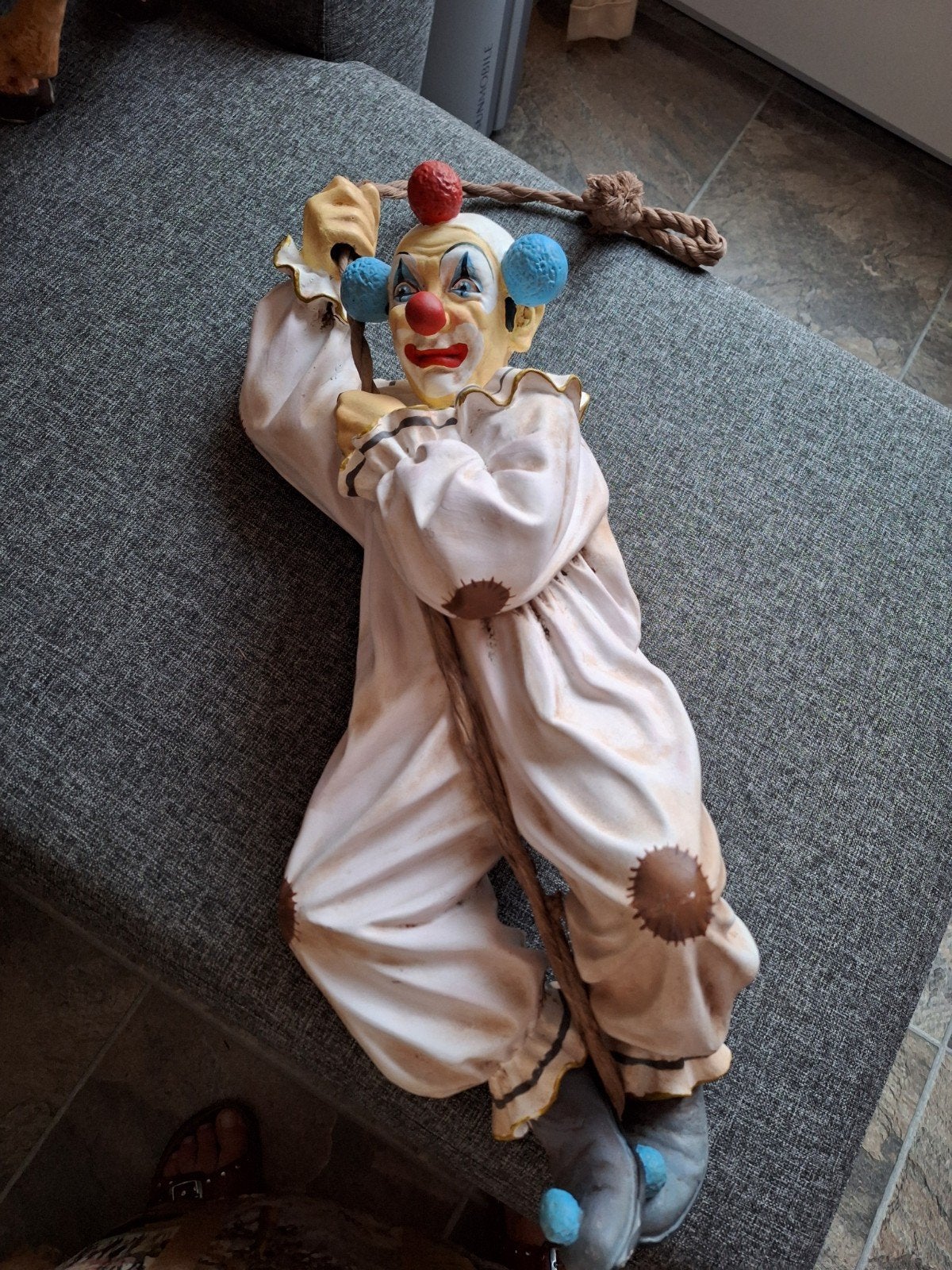 Jun Asilo hangende clown, Verzamelen, Beelden en Beeldjes, Ophalen of Verzenden, Gebruikt, Fantasy