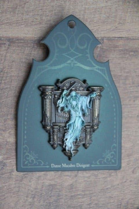 efteling pin  danse macabre dirigent, Ophalen of Verzenden, Zo goed als nieuw, Button of Speldje