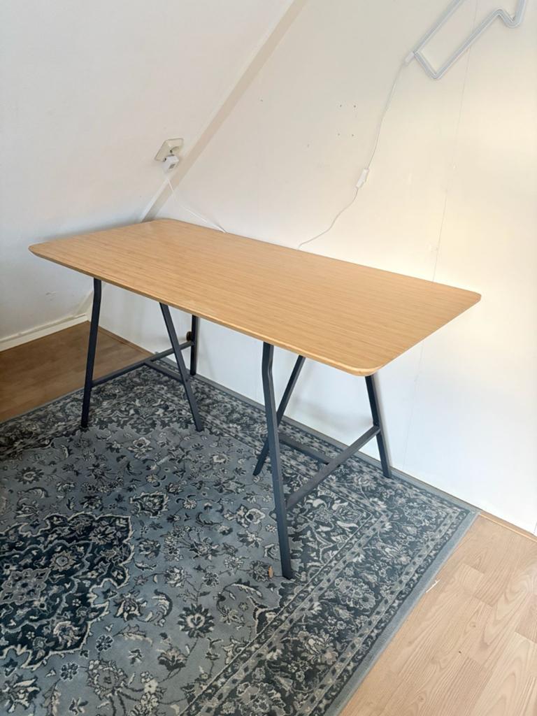 IKEA Hilver bureau, bamboe blad inclusief Lerberg poten, Ophalen, Zo goed als nieuw, Rechthoekig, 50 tot 100 cm