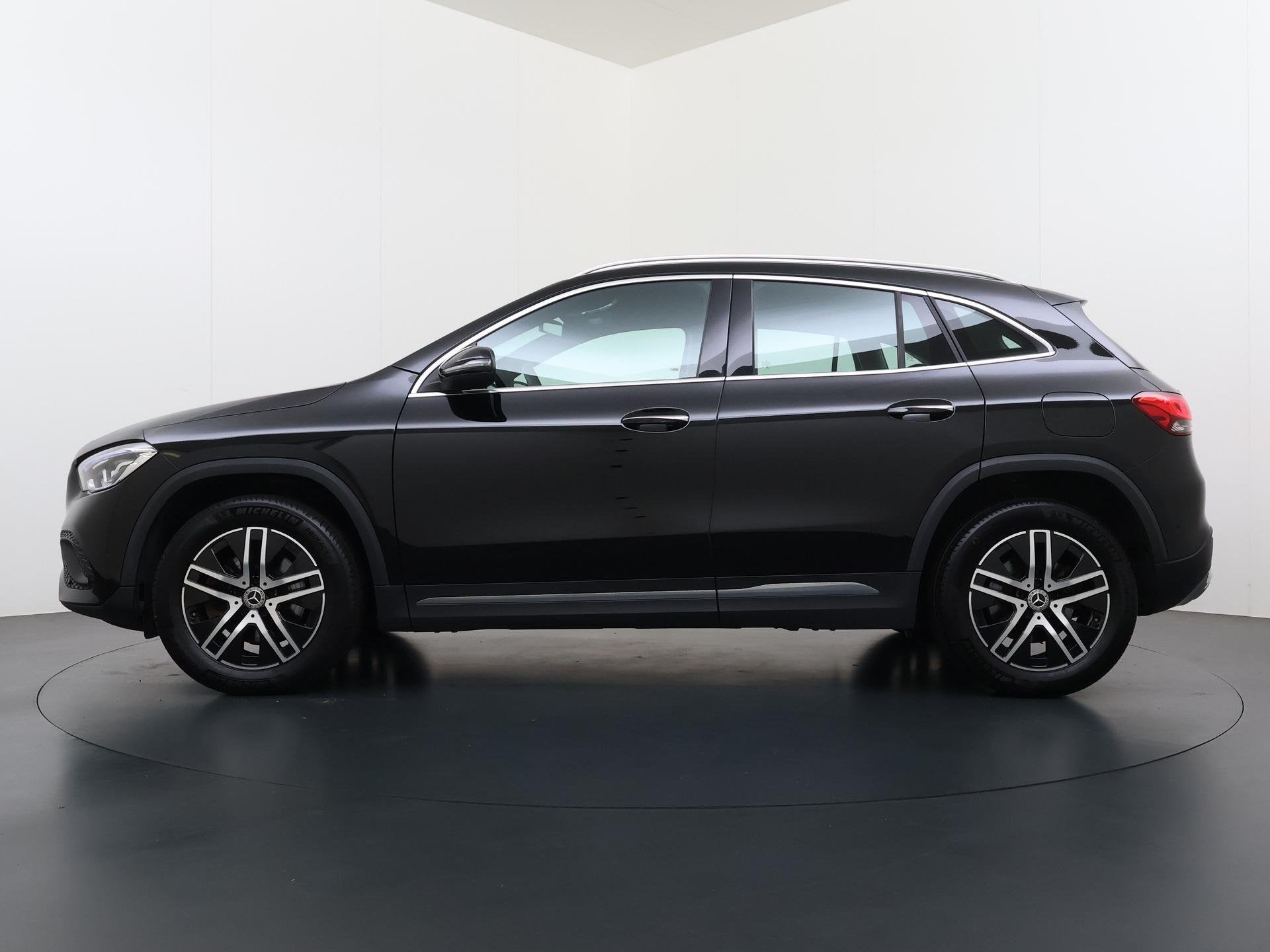 Mercedes-Benz GLA-klasse 250 e Luxury | Keyless | ACC | Ther, Auto's, 4 cilinders, 16 kWh, Leder en Stof, Zwart