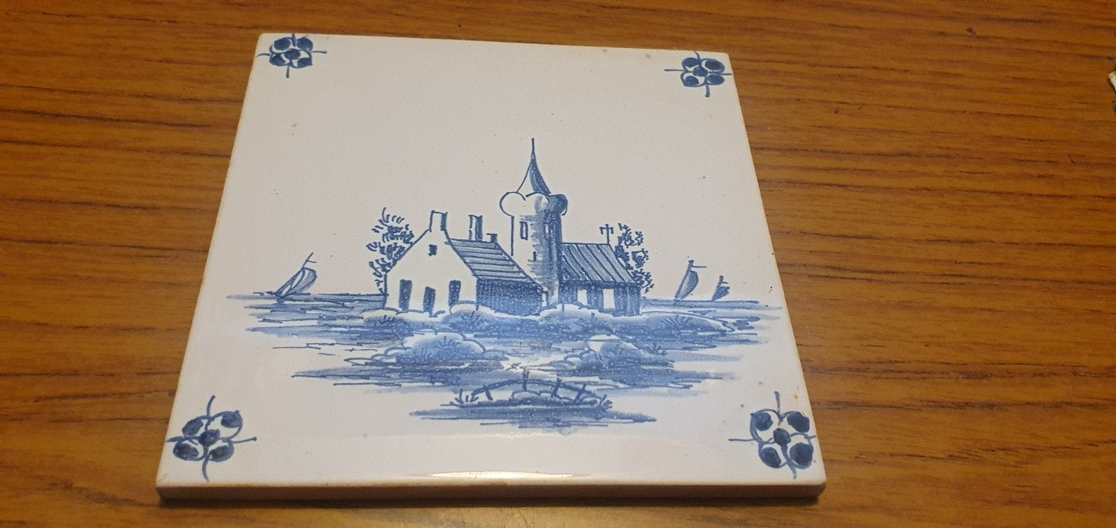 Tegel met huis en schepen (4), Ophalen of Verzenden