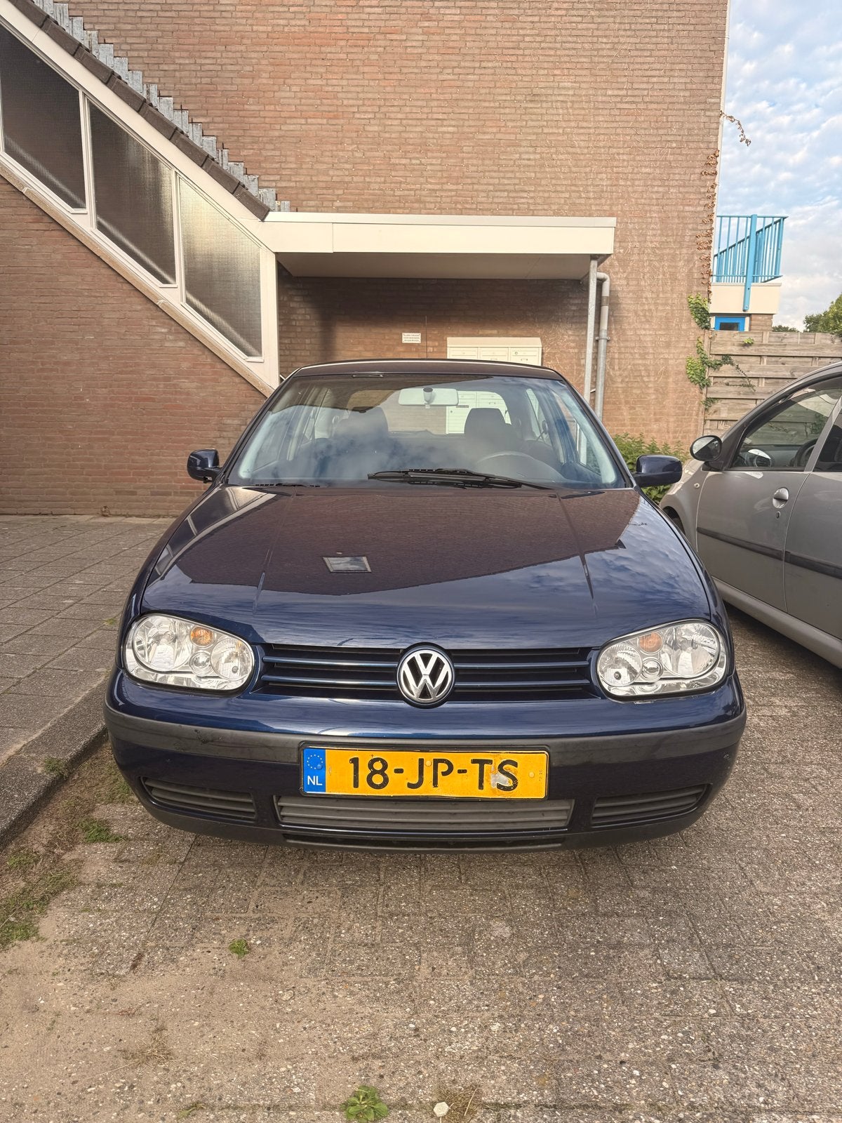 Volkswagen Golf 1.6 75KW AUT 2002 Blauw, Auto's, 4 cilinders, Blauw, 49 €/maand, 1200 kg