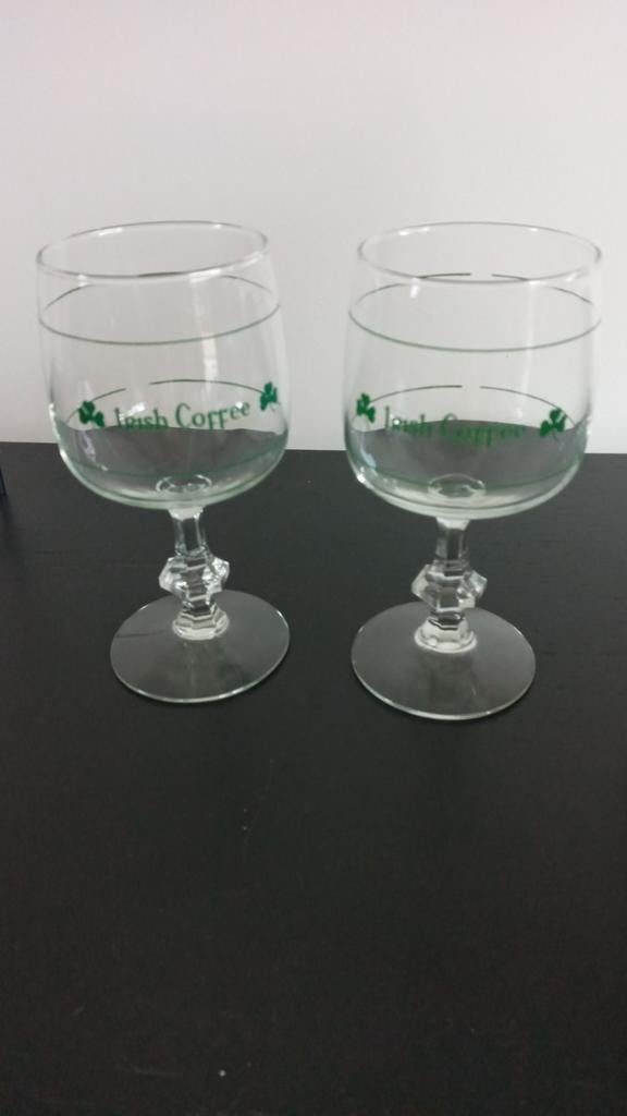 2 luxe retro irish coffee glazen groen opdruk in goede staat, Ophalen of Verzenden, Nieuw, Overige typen