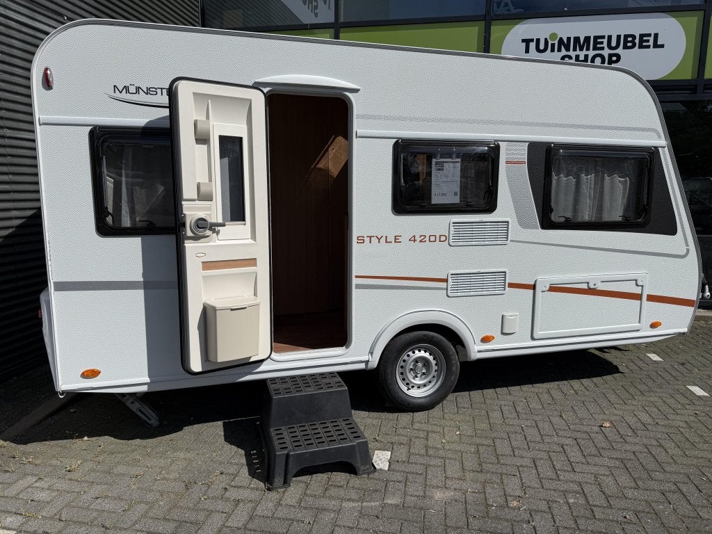LMC Style 420 D VASTBED TREINZIT VOORTENT, Caravans en Kamperen, Caravans, Standaardzit, Bedrijf, 750 - 1000 kg, 5 tot 6 meter