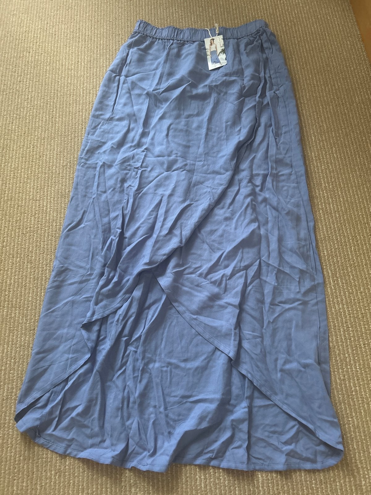 Lichtblauwe maxi rok met split - Nieuw met kaartjes, Kleding | Dames, Rokken, Maat 38/40 (M), Blauw, Nieuw, Ophalen of Verzenden