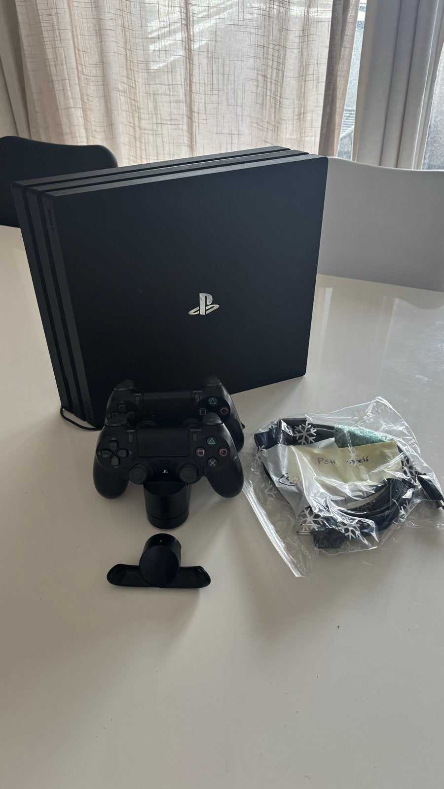 PlayStation 4 Pro met 2 controllers en accessoires(zie foto), Ophalen, Met 2 controllers, Pro, Gebruikt