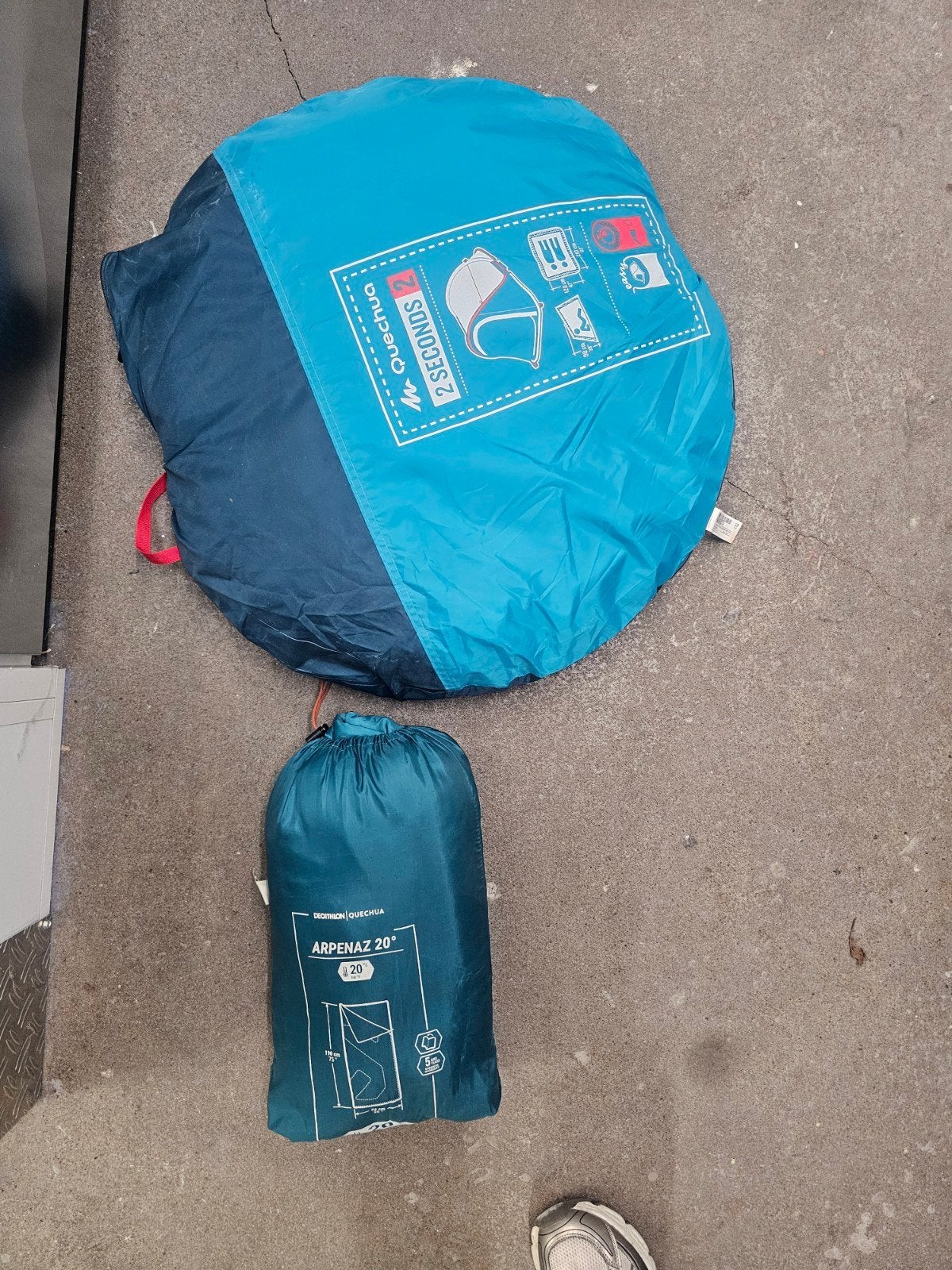 Nieuwe Quechua 2 Seconds tent en Arpenaz 20 slaapzak, Ophalen of Verzenden, Nieuw, Tot en met 2