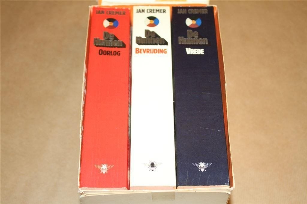 De Hunnen. Trilogie in box set. Jan Cremer. 1e dr. 1983., Ophalen of Verzenden, Gelezen
