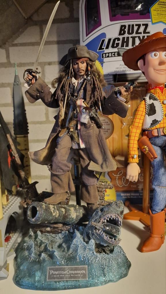 Hot toys jack sparrow dx15, Ophalen of Verzenden, Zo goed als nieuw
