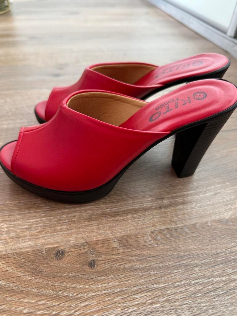 Rode muiltjes met hak - Kito Fashion- Maat 37, Ophalen, Sandalen of Muiltjes, Zo goed als nieuw, Rood