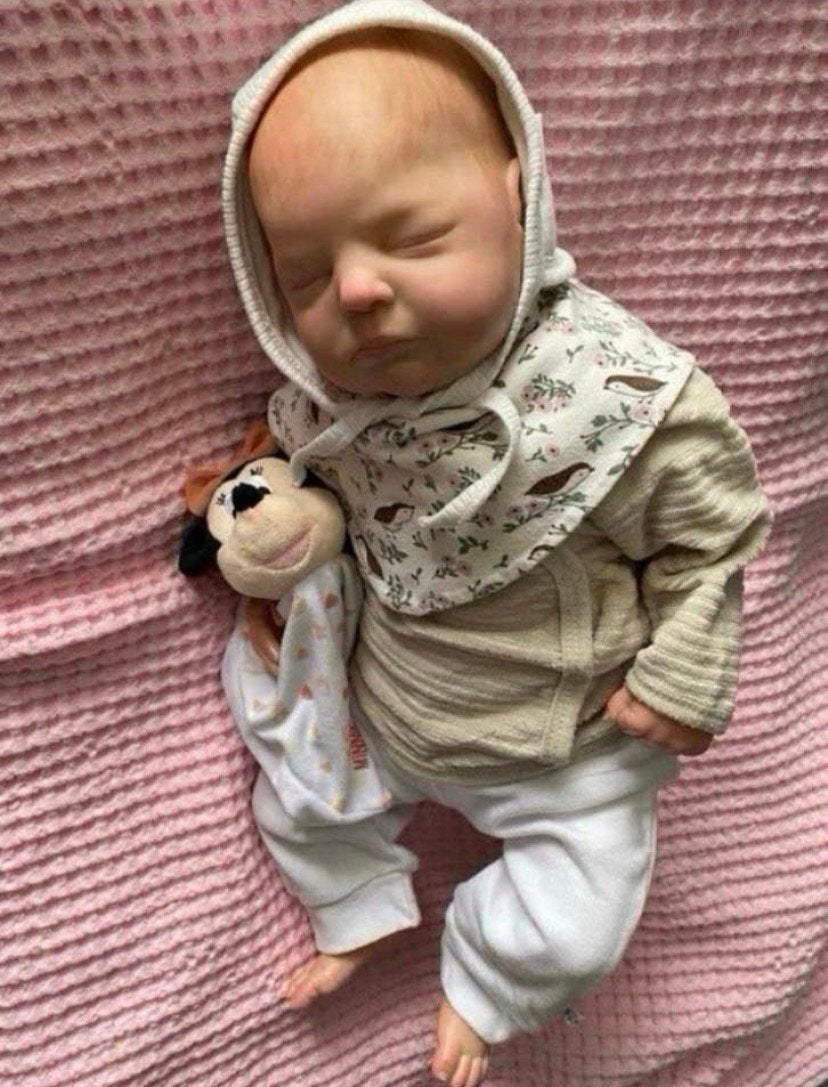 Uniek Reborn baby meisje ️, Verzamelen, Verzenden, Zo goed als nieuw, Babypop, Levensecht of Reborn