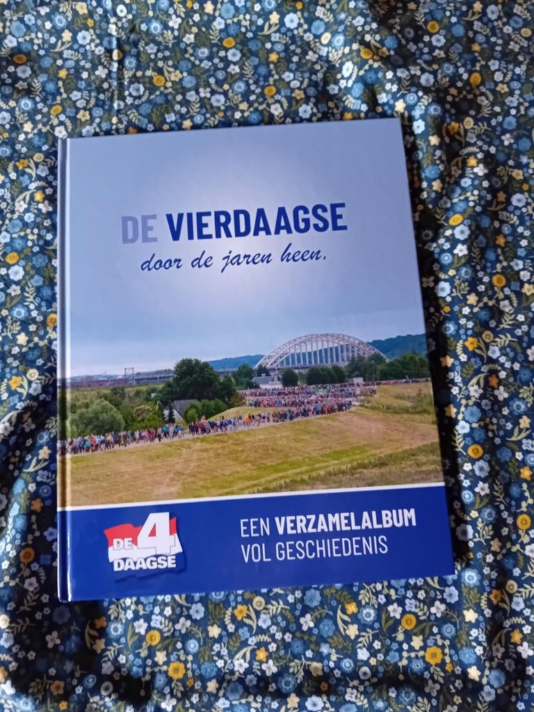 De Vierdaagse door de jaren heen - Verzameboek, Ophalen, Zo goed als nieuw, Plaatjesalbum