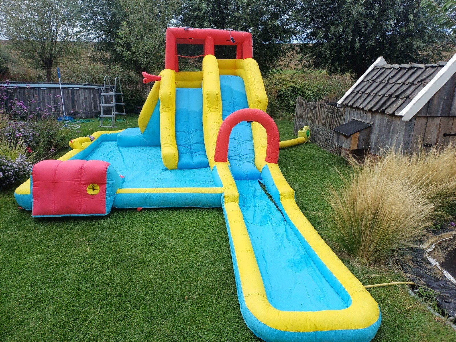 Opblaasbaar waterpark met glijbanen en zwembad, Ophalen, Gebruikt