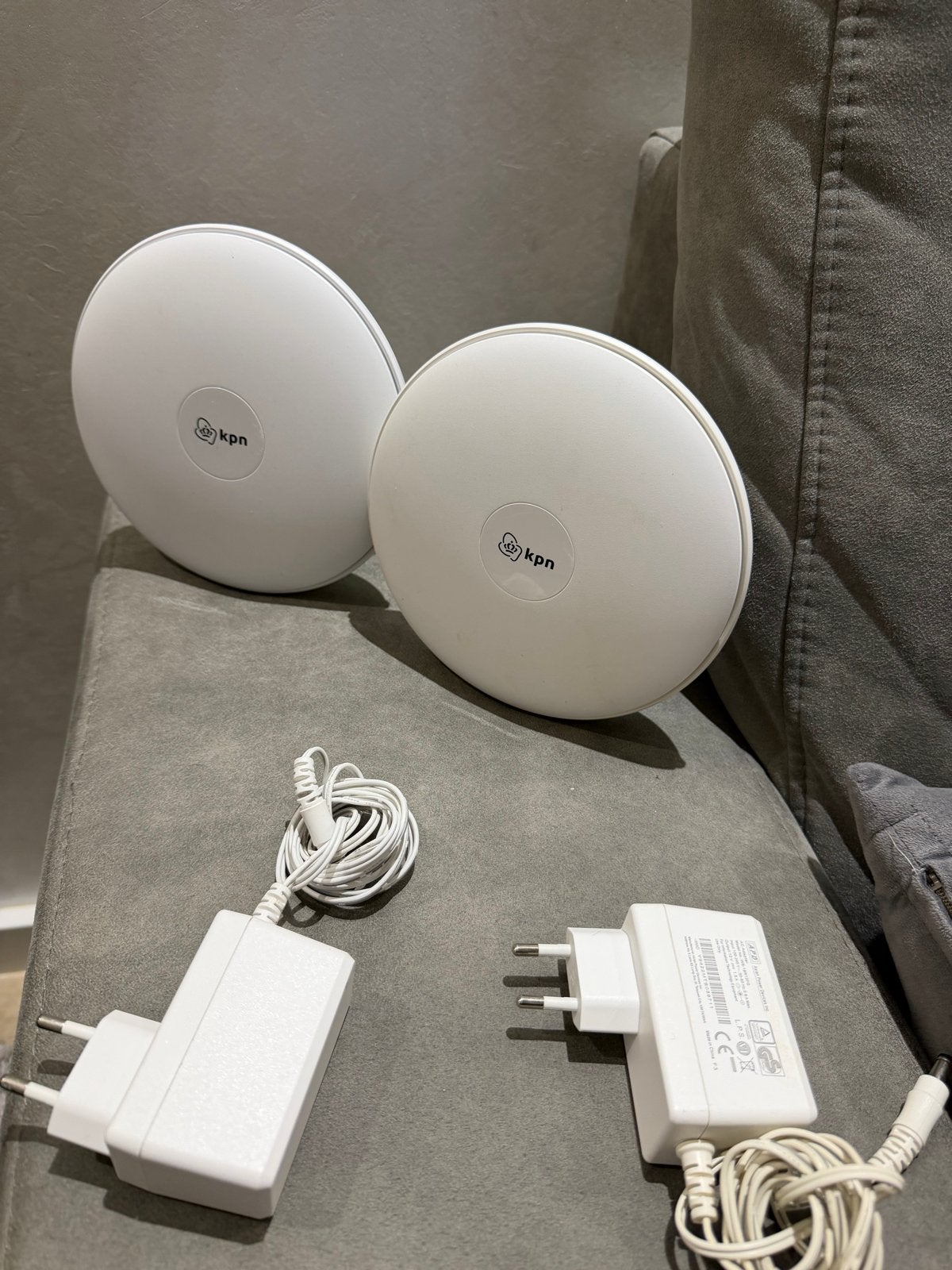 KPN SuperWifi punten (2 stuks) met adapters, Ophalen of Verzenden, Zo goed als nieuw, Router