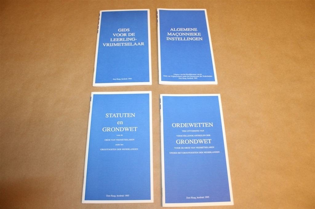 4 boeken Vrijmetselarij - Vrijmetselaren Grootoosten, Ophalen of Verzenden, Zo goed als nieuw