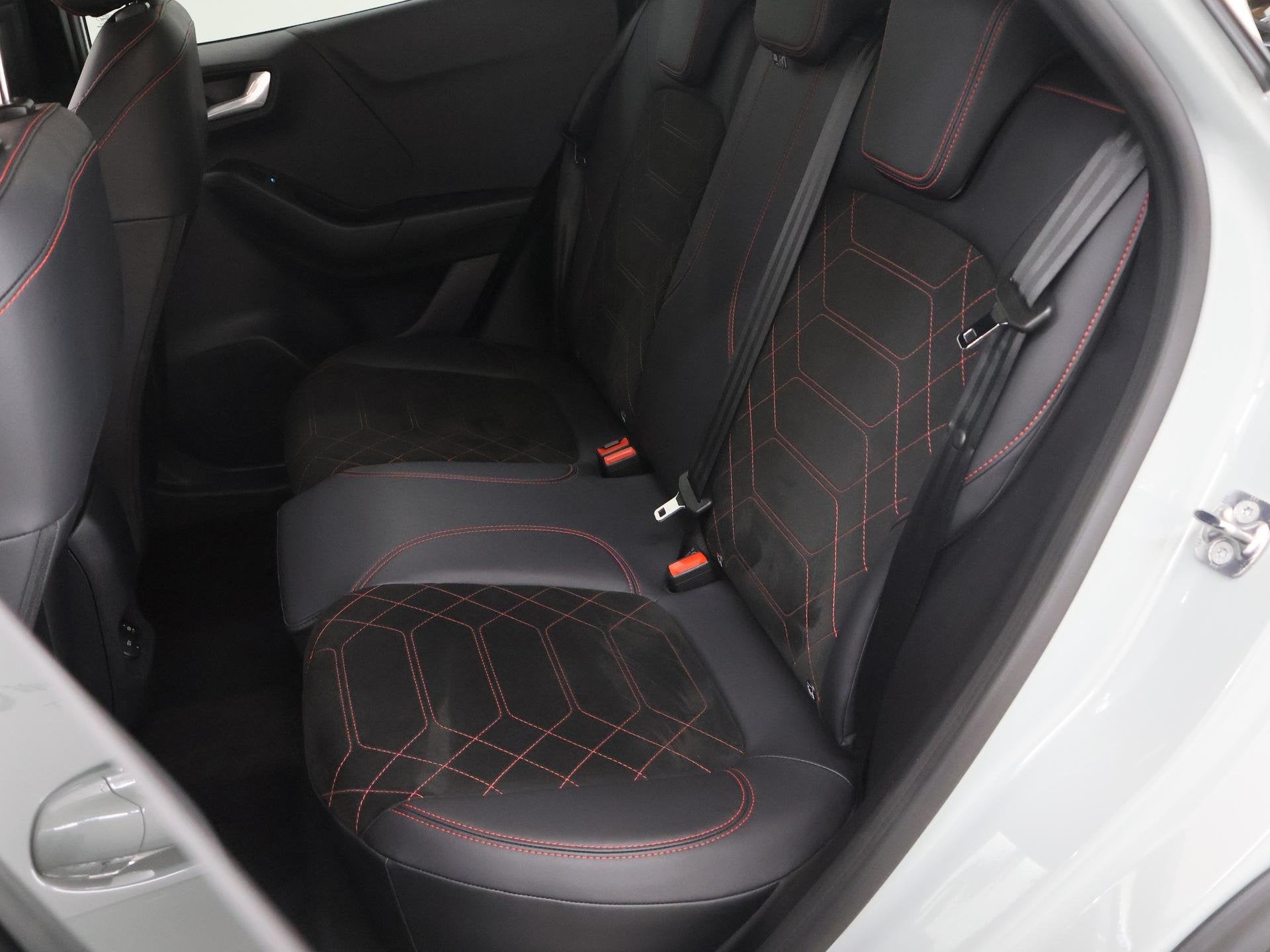 Foto 10 van Ford Puma 1.0 EcoBoost Hybrid ST-Line X | Trekhaak | Winterp