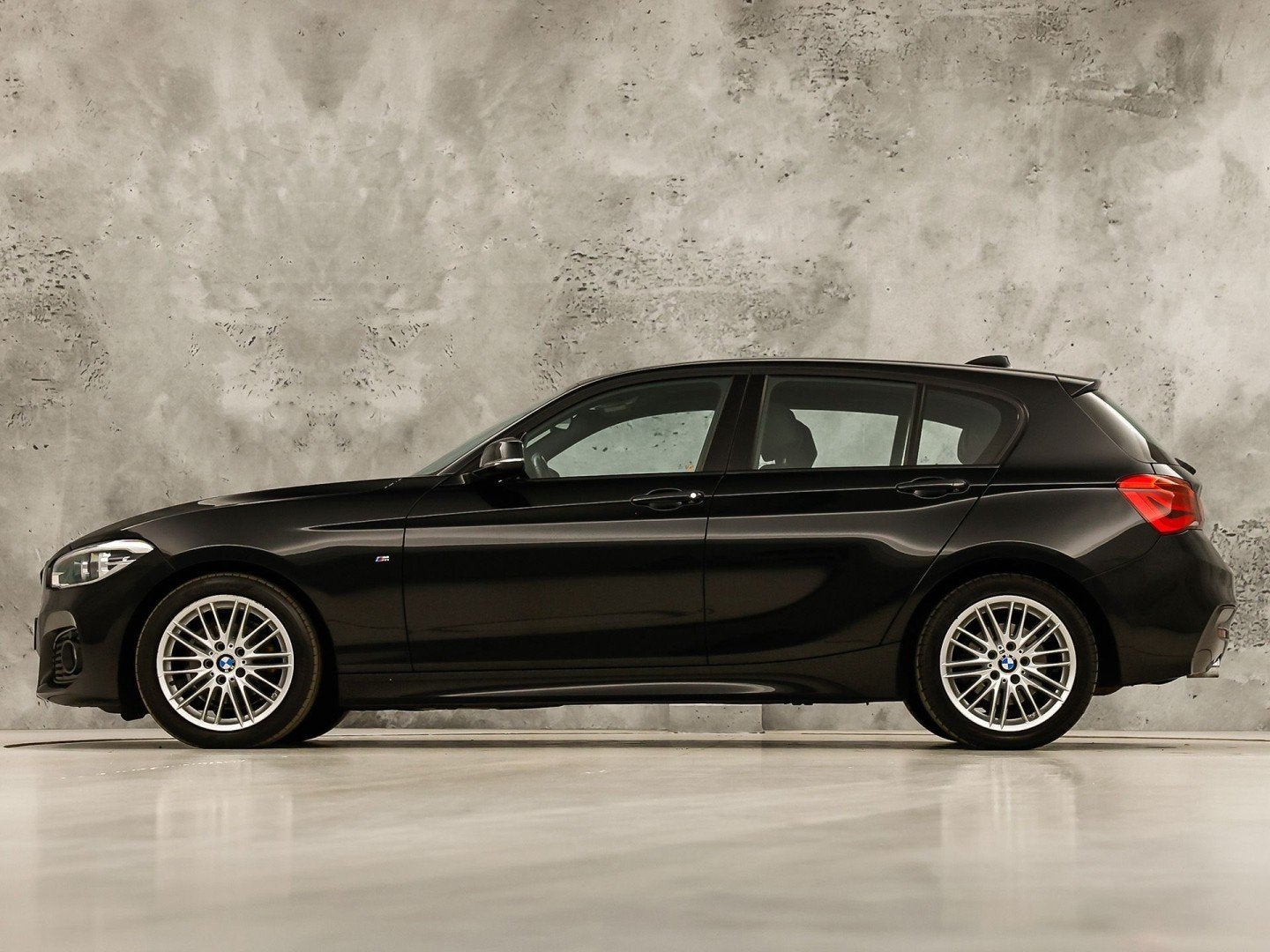 BMW 1 Serie 118i M Sport High Executive Automaat (VIRTUAL CO, Auto's, 12 maanden, Gebruikt, Bedrijf, 650 kg