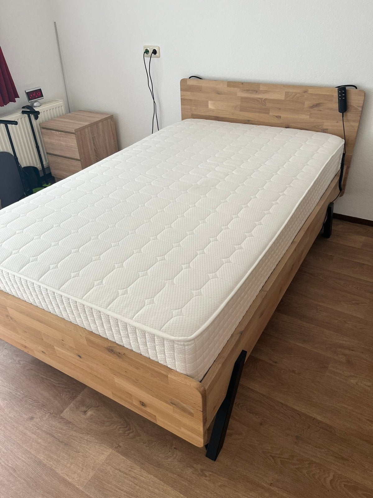 Eiken Caresse Szafir bed. 120x200 met elect. bodem en matras, Ophalen, Verstelbaar, Zo goed als nieuw, Twijfelaar