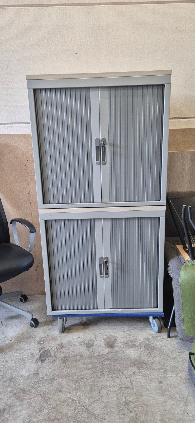 2 roldeurkasten 80cm breed met legbord en sleutels, Ophalen, Gebruikt, 50 tot 100 cm, Met slot