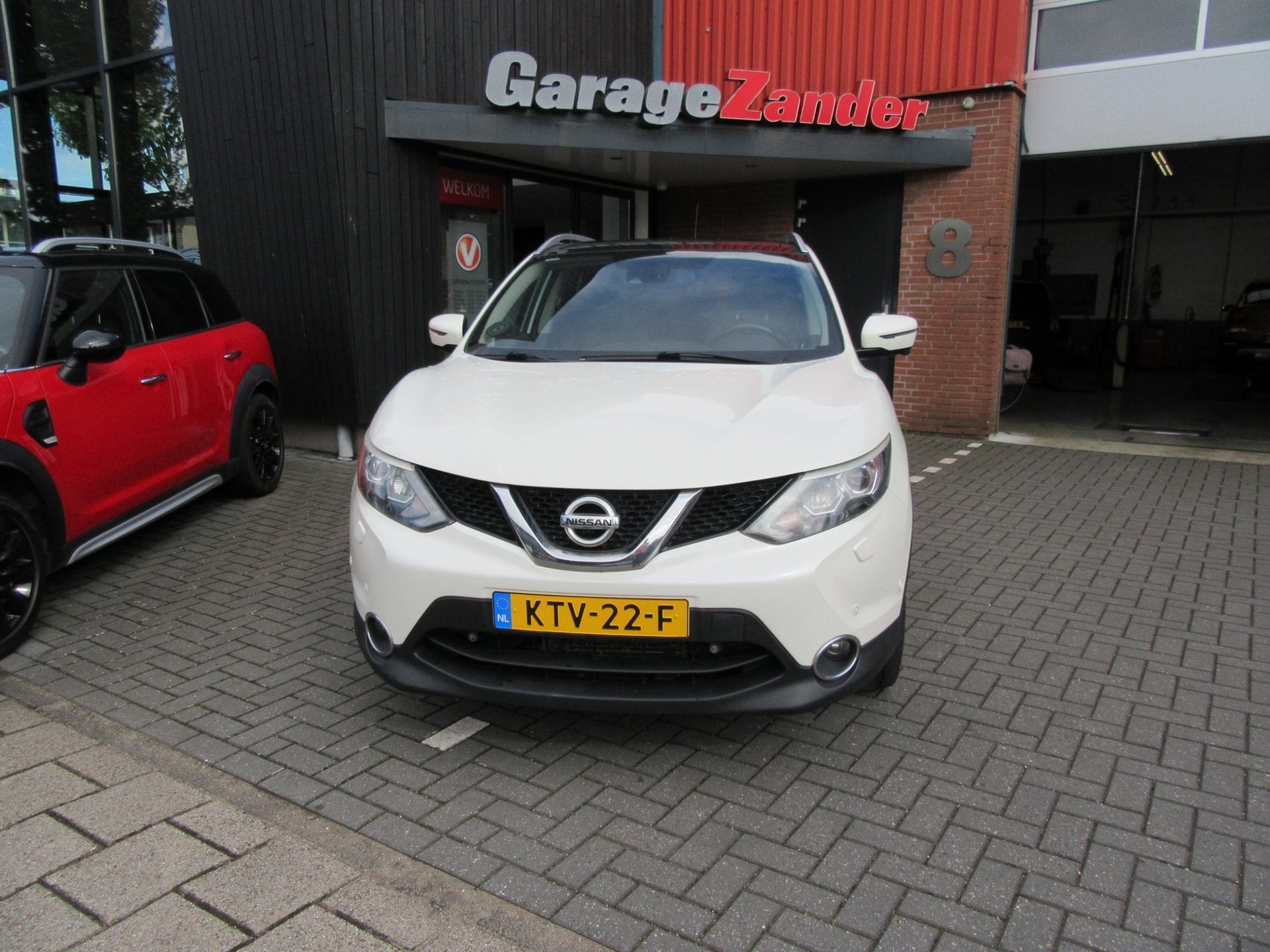 Nissan Qashqai 1.2 Connect Edition met panodak en trekhaak, Auto's, Gebruikt, 4 cilinders, Wit, Parkeersensor
