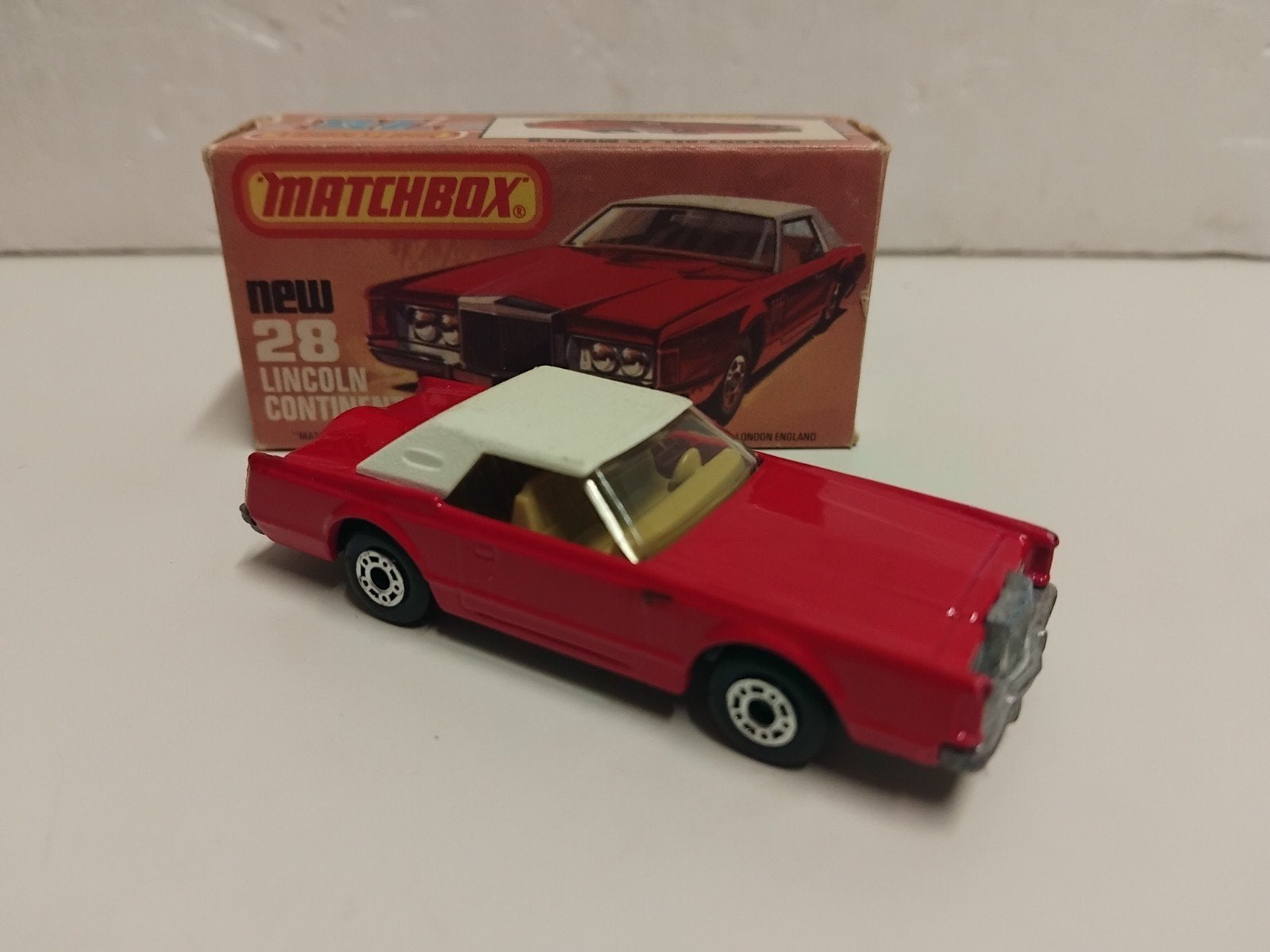 Matchbox #28 Lincoln Continental rood 3INCH, Ophalen of Verzenden, Zo goed als nieuw, Auto, Matchbox