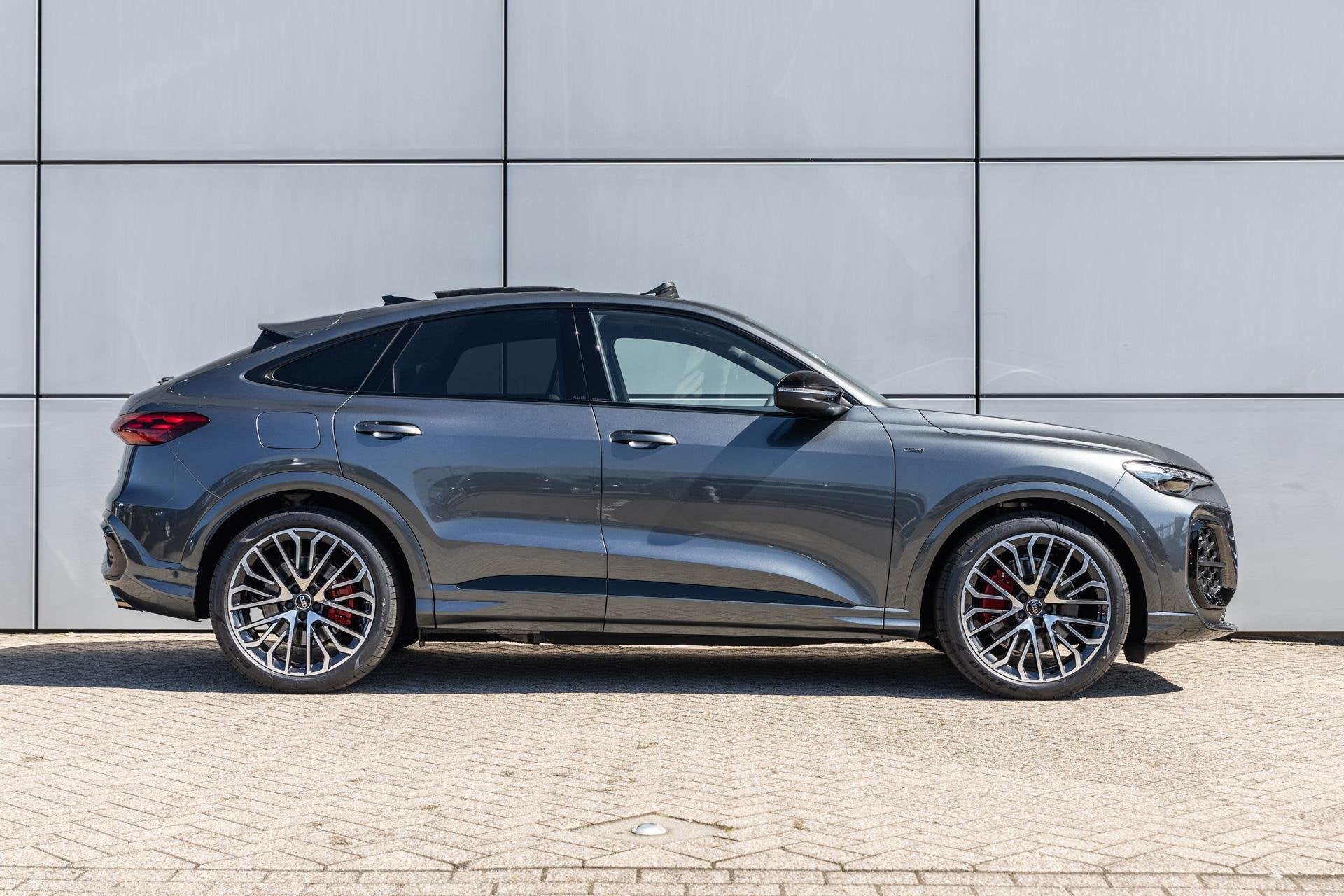 Audi Q5 Sportback 2.0 e-hybrid 367pk quattro S edition Compe, Auto's, Audi, Automaat, 12 maanden, Stof, 4 cilinders