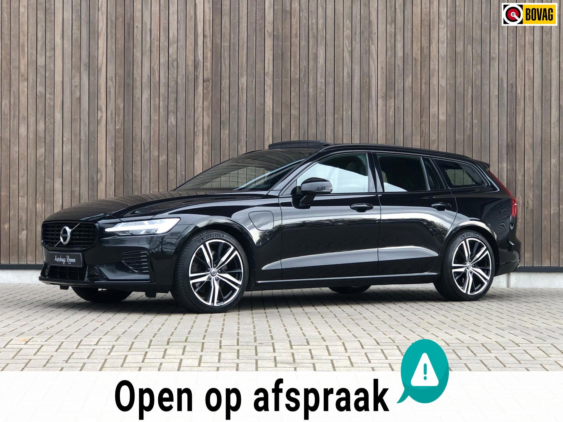 Volvo V60 2.0 T6 Recharge AWD R-Design|Trekhaak|Pano|Leder|, Automaat, Dealer onderhouden, Gebruikt, Zwart