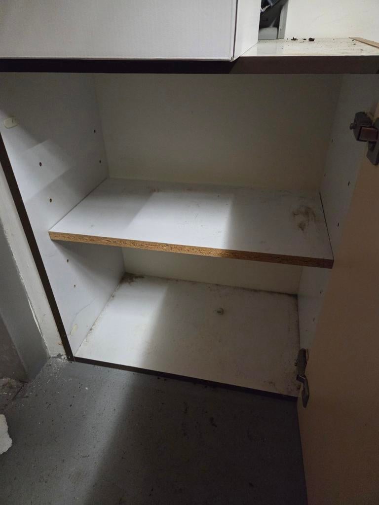 Witte kast met plank en deur - gratis, Minder dan 50 cm, Ophalen of Verzenden, Minder dan 100 cm, 25 tot 50 cm