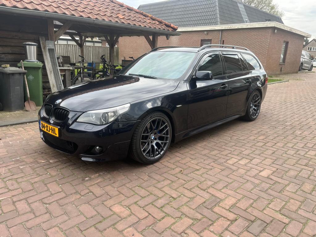 BMW 5-Serie 535D touring, M pakket, high exclusief, Auto's, BMW, Automaat, 1730 kg, Achterwielaandrijving, Zwart