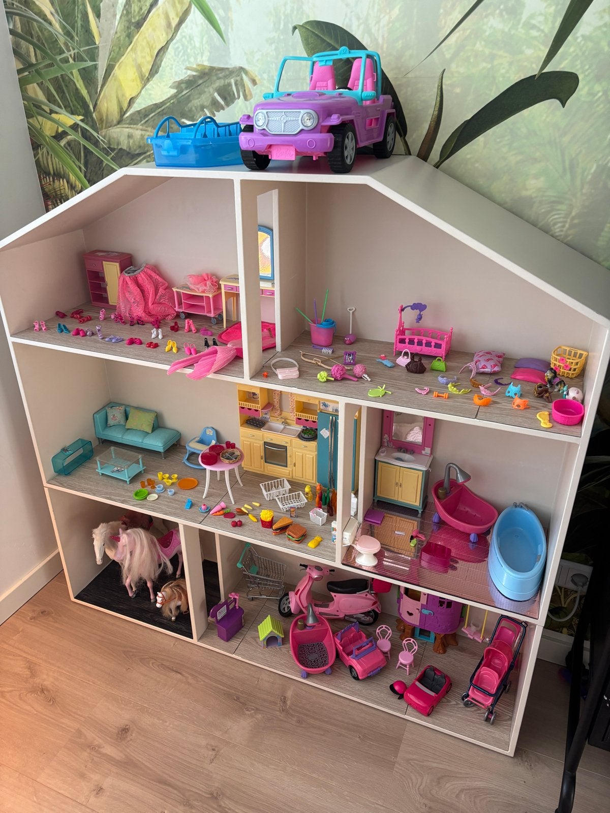 Groot Barbiehuis met complete inrichting en accessoires, Kinderen en Baby's, Ophalen, Gebruikt, Poppenhuis