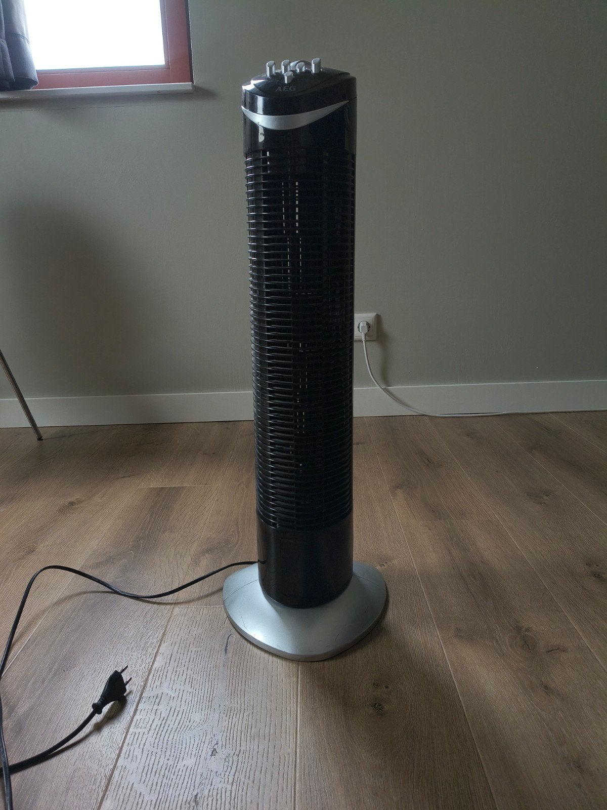AEG Torenventilator met 3 standen en timerfunctie, Ophalen, Zo goed als nieuw, Torenventilator