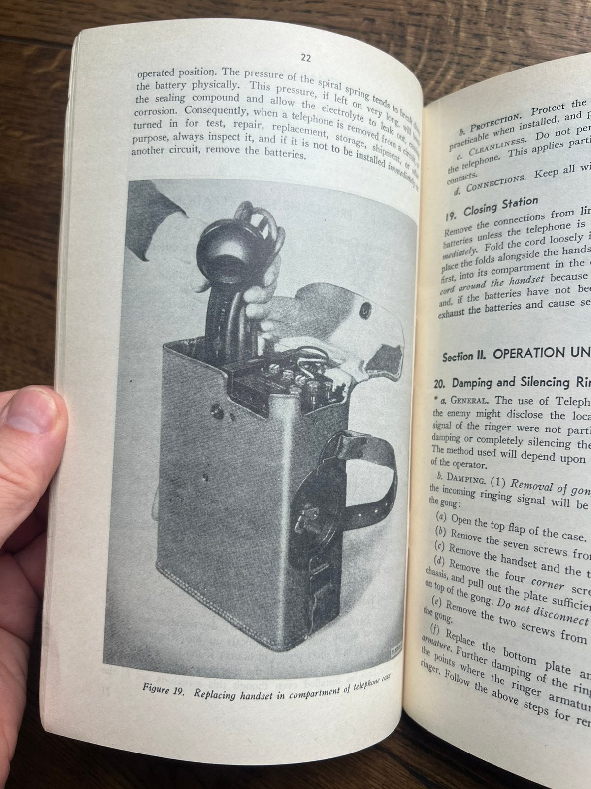 WO2 Amerikaans voorschrift EE-8 veldtelefoon field telephone, Amerika, Verzenden, Boek of Tijdschrift